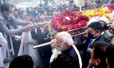 प्रधानमंत्री नरेंद्र मोदी की मां हीरा बा का 100 साल की उम्र में निधन