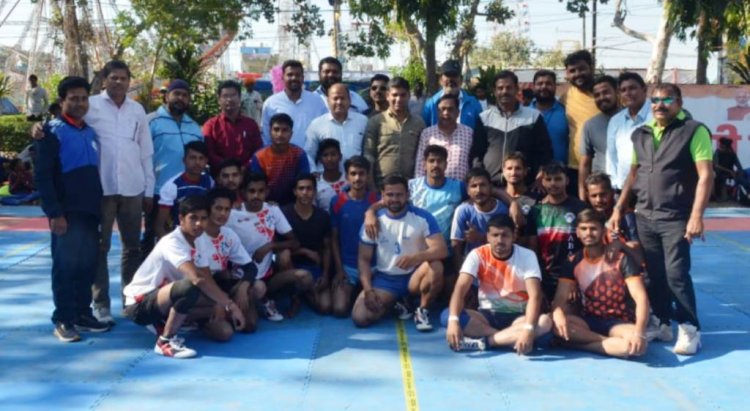 सामान्य प्रशासन समिति प्रभारी श्री व्यास द्वारा कबड्डी व खो-खो प्रतियोगिता का शुभारंभ....