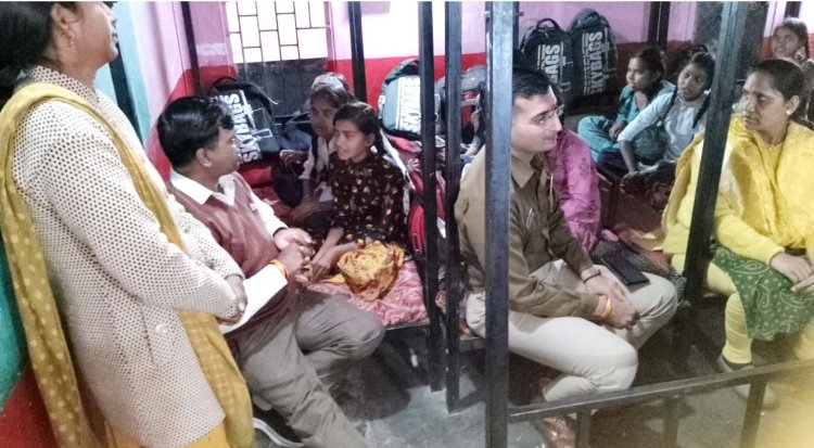 कलेक्टर ने ढोढर में छात्रावास की बालिकाओं की पढ़ाई हेतु अतिरिक्त कक्षों की व्यवस्था की...