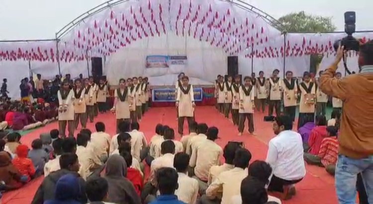 शासकीय उच्चतर माध्यमिक विद्यालय संदला के प्रांगण में ग्राम पंचायत के तत्वावधान में गणतंत्र दिवस के अवसर पर