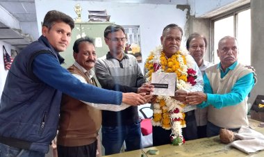 जनसंपर्क विभाग के श्री चंद्रशेखर राठौड़ को सेवानिवृत्ति पर भावभीनी विदाई दी गई