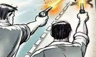 बदमाशों ने एक-दूसरे पर की फायरिंग, दो बेगुनाहों को लगी गोली, जांच में जुटी पुलिस
