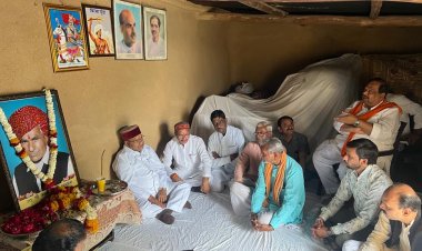 महामहिम राज्यपाल माननीय श्री थावरचंद जी गहलोत ने विधायक दिलीप मकवाना के निवास पहुंचकर शोक संवेदना व्यक्त की