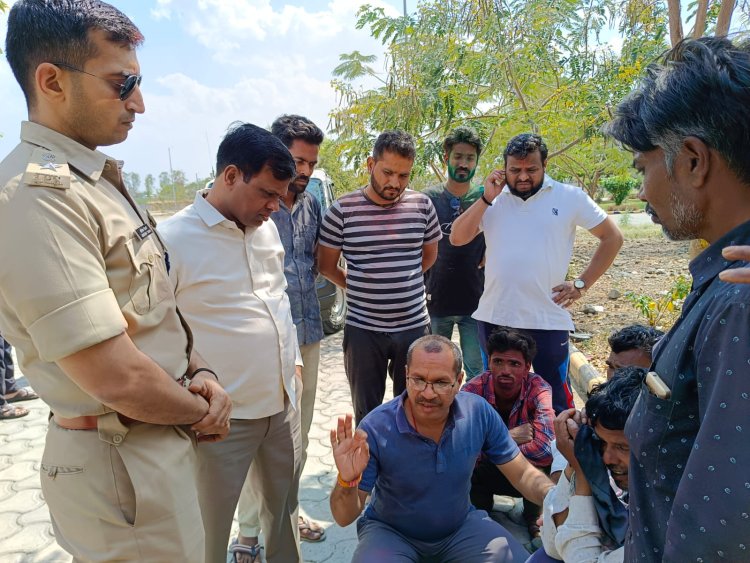 मृतक के परिजनों को शासन की ओर से 4-4 लाख रुपए और विधायक निधि से 10-10 हजार की आर्थिक सहायता स्वीकृत -विधायक दिलीप मकवाना