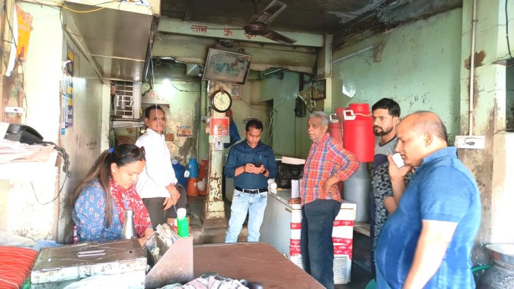 खाद्य एवं औषधि कार्रवाई लगातार जारी:- दूध एवम दूध से बने खाद्य पदार्थों के नमूने लिए गए