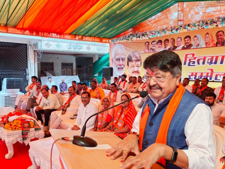 काजल की कोठरी में बैठकर भी बेदाग है विधायक