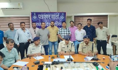 12 बोर लायसेंसी बंदूक नगदी 05 लाख 73 हजार रुपये तथा चंदी की मूर्तियाँ, सिक्के व आभूषण जप्त 