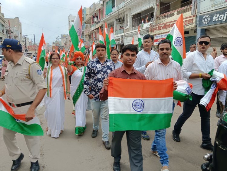 शहर की प्रमुख व्यवसायिक संस्थाओं एवं रतलाम प्रशासन के संयुक्त तत्वाधान में हर प्रतिष्ठान तिरंगा अभियान रैली आयोजित