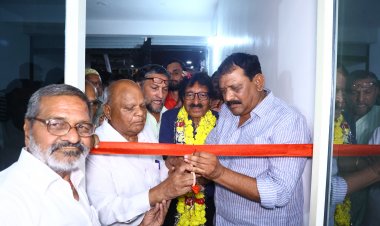 कांग्रेस प्रत्याशी पारस दादा सकलेचा के केंद्रीय चुनाव कार्यालय का हुआ उदघाटन...