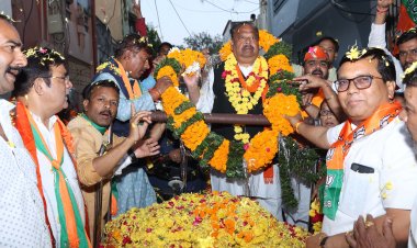 भाजपा प्रत्याशी चेतन्य काश्यप का जनसंपर्क में हुआ ऐतिहासिक स्वागत - वार्ड क्रमांक 22, 23 में मतदाताओं ने बरसाया अपार प्रेम और स्नेह