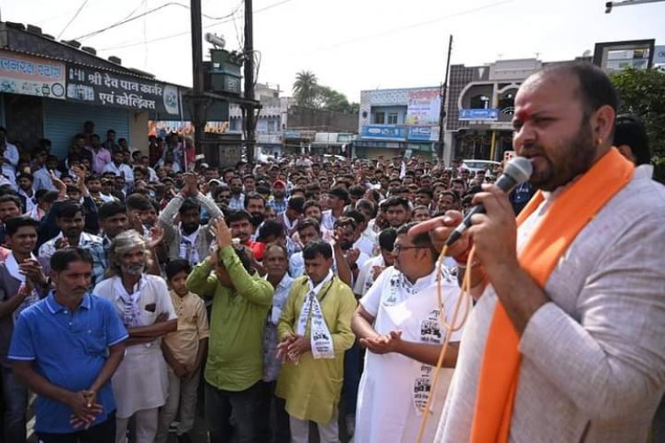 विधायक आके बोले की सरकारी स्कूल अच्छे तो उनसे पुछना आप के बेटो को प्राइवेट स्कूल में पढ़ने क्यों भेजते हो