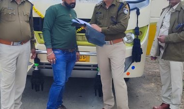 गुना बस हादसा के दृष्टिगत रतलाम पुलिस द्वारा अभियान चलाकर बसों को किया जा रहा चेक