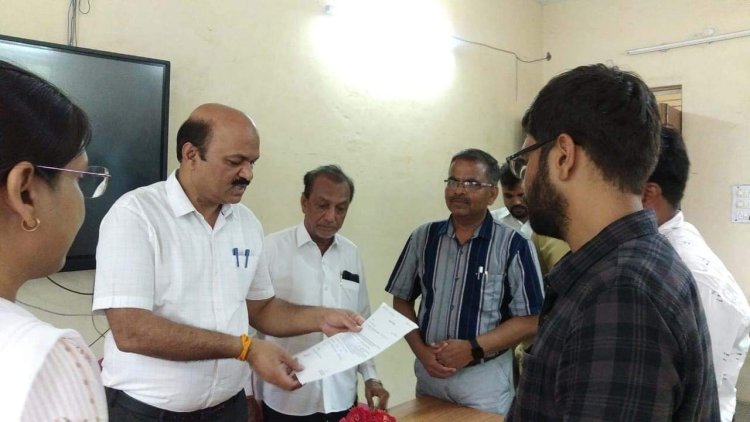 रोजगार मेले में 185 युवाओं का रोजगार के लिए प्राथमिक रूप से चयन , कलेक्टर श्री राजेश बाथम ने ऑफर लेटर वितरण किया