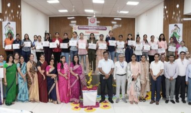 दसवीं में 80 प्रतिशत से अधिक अंक लाने वाली 30 छात्राएं सम्‍मानित