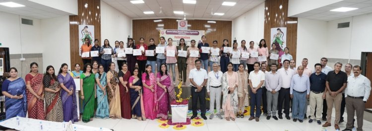 दसवीं में 80 प्रतिशत से अधिक अंक लाने वाली 30 छात्राएं सम्‍मानित
