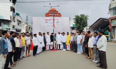 मुस्लिम राष्ट्रीय मंच ने शहीद चौक पर फेहराया तिरंगा-video...