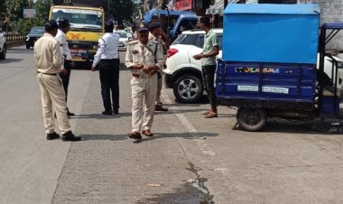 रतलाम पुलिस के एक दिवस एक रोड अभियान के अंतर्गत आज फव्वारा चौक से डी मार्ट तक रोड की यातायात व्यवस्था को किया दुरुस्त