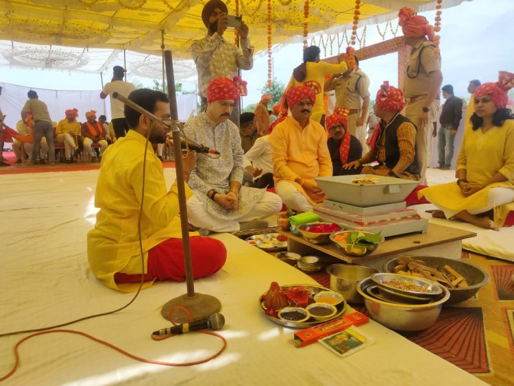 विजयादशमी के अवसर पर पुलिस लाइन रतलाम में शस्त्र पूजा का आयोजन सम्पन्न