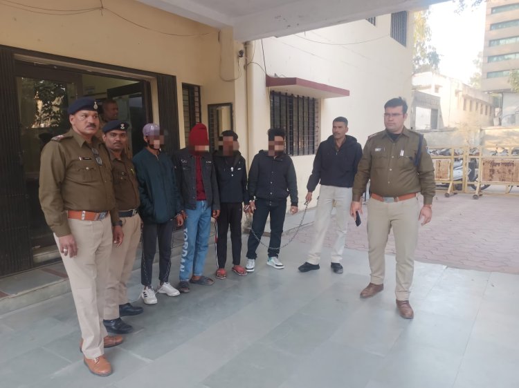 दगाबाज दोस्त लुटेरे, चार आरोपी गिरफ्तार एक फरार अपने ही दोस्त को लूट लिया