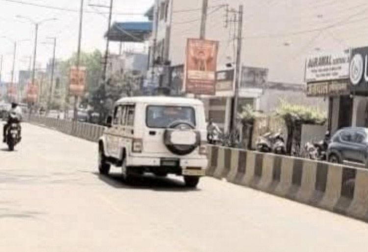 नगर निगम में थमाया इस बड़े शोरूम संचालक को 1 लाख 80 हजार का नोटिस