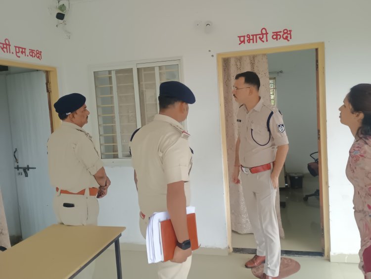 पुलिस अधीक्षक द्वारा सैलाना अनुभाग के थाना सैलाना, थाना सरवन, चौकी बेड़दा, थाना बजना, चौकी केलकच्छ का निरीक्षण कर कानून व्यवस्था का जायजा लिया