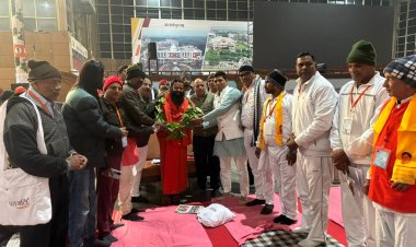 योग ऋषि रामदेव जी द्वारा सम्मानित जिला योग प्रतिनिधि  योग गंगा में प्रवाहित हरि के द्वार हुआ योग रत्नों का सम्मान