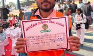 रतलाम में 'वॉश ऑन व्हील्स' ने बदली अजय की तकदीर: 400 से 1500 रुपये तक पहुँचा दैनिक सफर, मंत्री ने किया सम्मानित