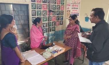 सीएमएचओ ने किया आयुष्मान आरोग्य केंद्रों का निरीक्षण, स्वास्थ्य सेवाओं का लिया जायजा