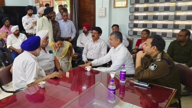 MP News: रतलाम में MPPSC परीक्षा के दौरान सिख छात्रा की पगड़ी उतरवाई, भारी विरोध के बाद प्रशासन ने मांगी माफी